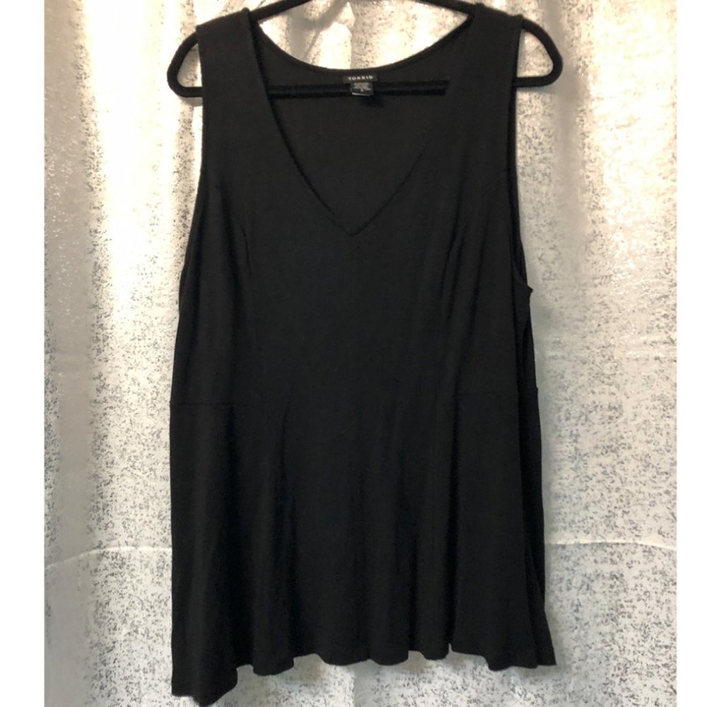 Torrid Black Sleeveless V-Neck Top – Size 3
